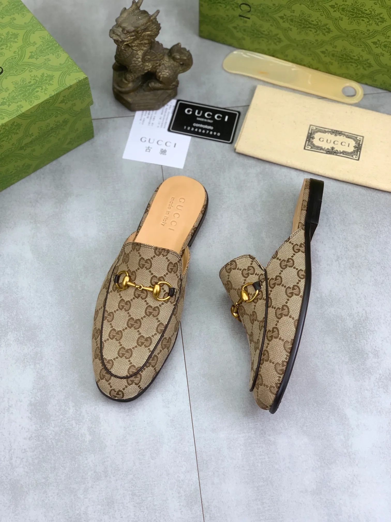 Men's Men's Shoes💰P480💰【New Style】Water-dyed Niuli High Quality Gucci half-drag business leather shoes hot selection (Gucci) official website latest Gucci half-drag 🎁 business leather shoes, hot style 💥 simple and elegant style, exclusive for trendy men. Unique official website latest brand original double G embossing Elements 👑 Original Gucci decoration, fashionable and elegant, fabric original calfskin ✅ Fully imported first-layer cowhide lining, official website designated wear-resistant, rubber business outsole, classic model taken at the counter in real life 🎬Number: 38-44 (45 46 customized) 2⃣️colors available